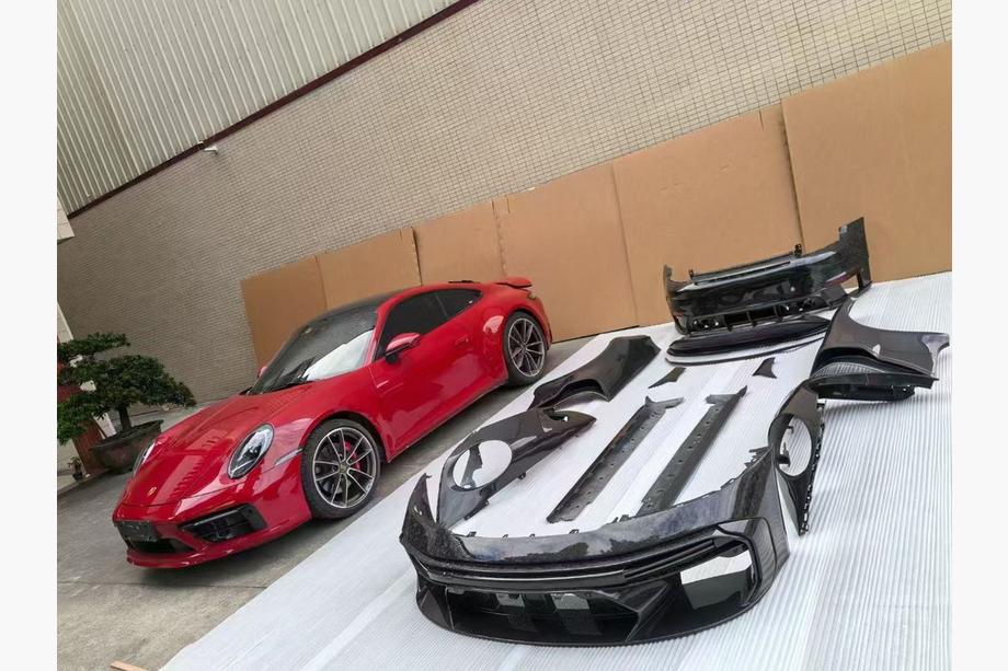 Porsche 911 (992) 2018– Kit Carrosserie Carbone Image