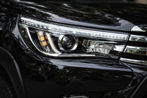 Toyota Hilux 2015- Phares avant OEM V2 2015-2019 (pour ampoule xénon ou LED, lot de 2) photo 1