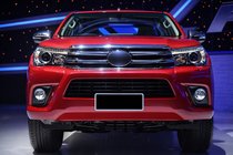 Toyota Hilux 2015- Phares avant OEM V2 2015-2019 (pour ampoule xénon ou LED, lot de 2) photo 2