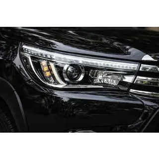 Phares avant OEM V2 2015-2019 (pour ampoule xénon ou LED, lot de 2) Toyota Hilux 2015- photo 1