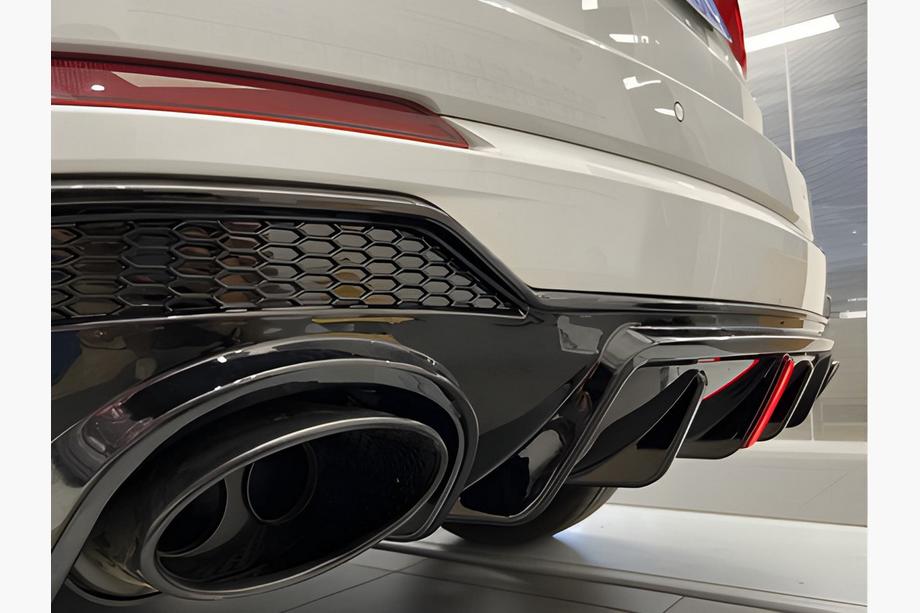Audi Q3 2019–2025 Diffuseur Arrière avec Sorties d'Échappement QRS-Style Photo 1