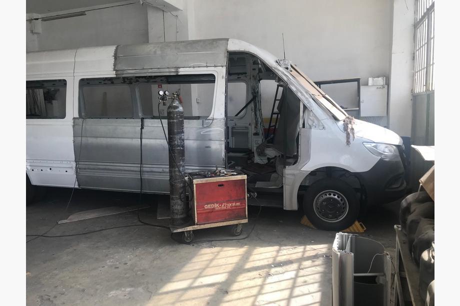 Mercedes Sprinter W907/W910 2018- Kit carrosserie pour allongement de voiture Partie Centrale Photo 1