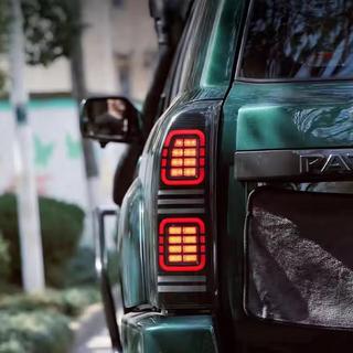 Feux arrière LED Smoke Black (2004-2008, 2 pcs) Nissan Patrol Y61 1997-2011 photo 3