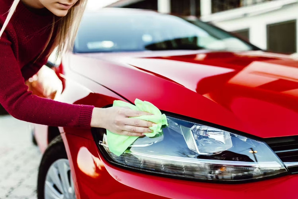 Quelle est la meilleure façon de nettoyer les phares de voiture ? Conseils et recommandations
