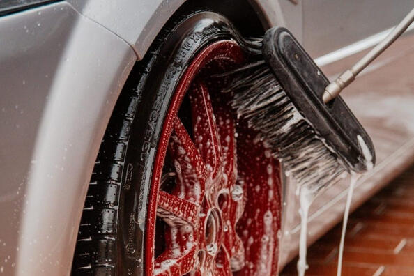 Erreurs courantes dans l’entretien des roues de voiture : comment ne pas gâcher l’apparence Photo 1