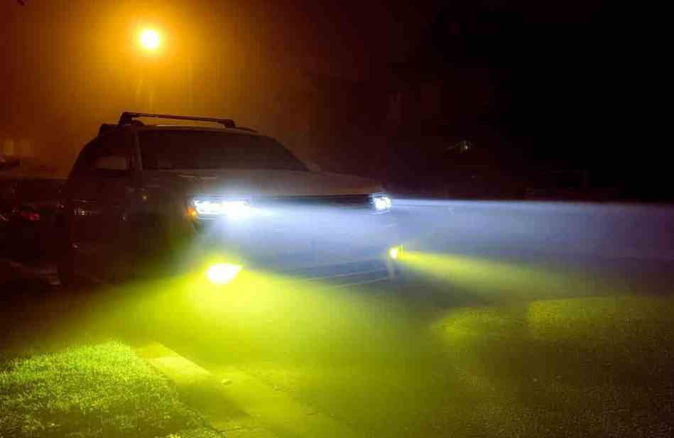Quelle couleur est la meilleure pour les feux antibrouillard de voiture ?