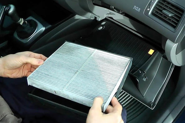 Signes indiquant qu’il est temps de changer le filtre d’habitacle de votre voiture Photo 1