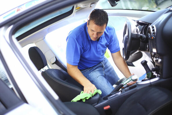Produits chimiques utiles pour l’intérieur de la voiture