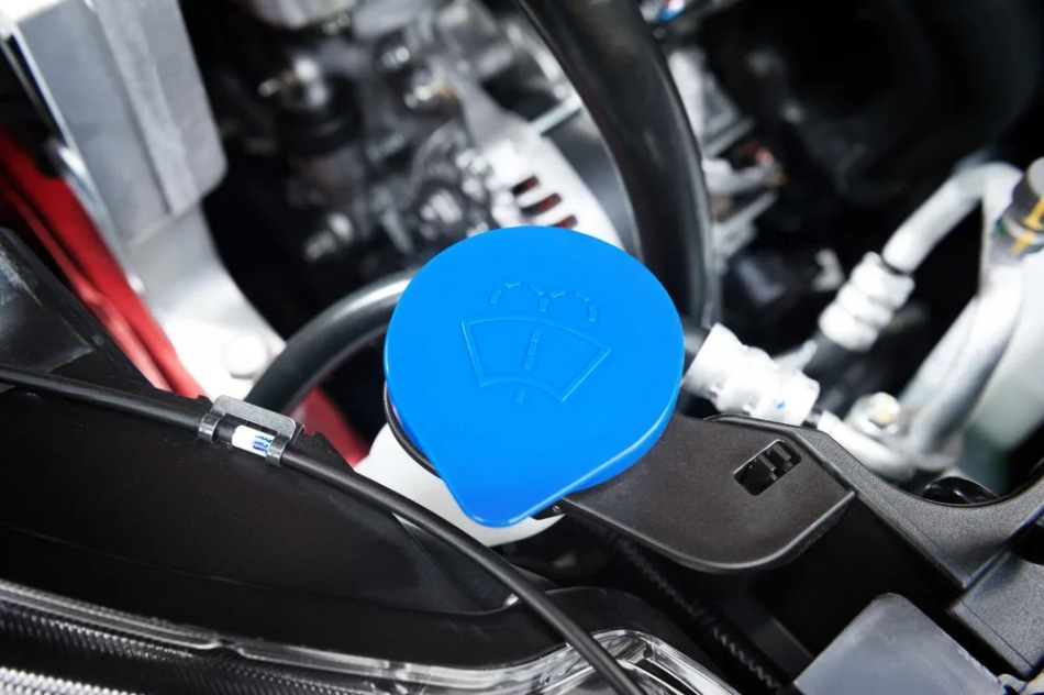 De l’eau au lieu du lavage de voiture : pourquoi est-ce une mauvaise idée pour votre voiture ?