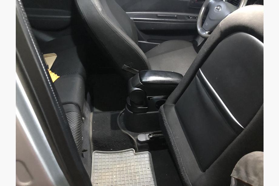 Hyundai Accent 2006-2010 Accoudoir avec Porte-gobelet Photo 4