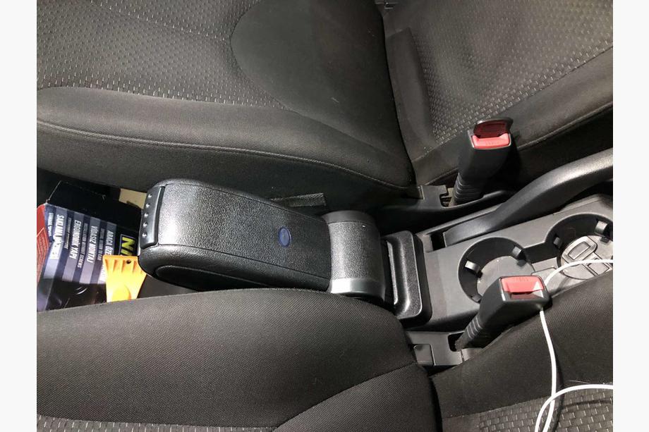 Hyundai Accent 2006-2010 Accoudoir avec Porte-gobelet Photo 3
