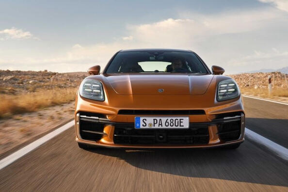 Porsche Panamera Turbo 2024 : essai du liftback hybride