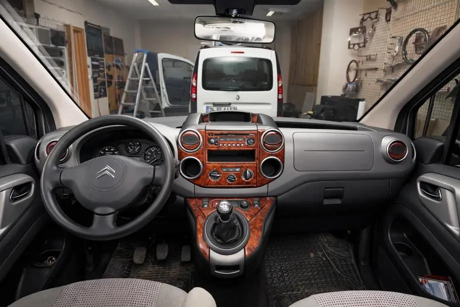 Peugeot Partner Tepee 2008-2018 Tuning intérieur voiture (couleurs assorties) Image