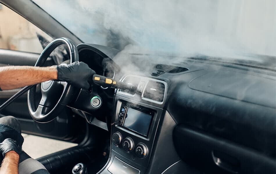 Dois-je désinfecter l’intérieur de la voiture ? Peser le pour et le contre