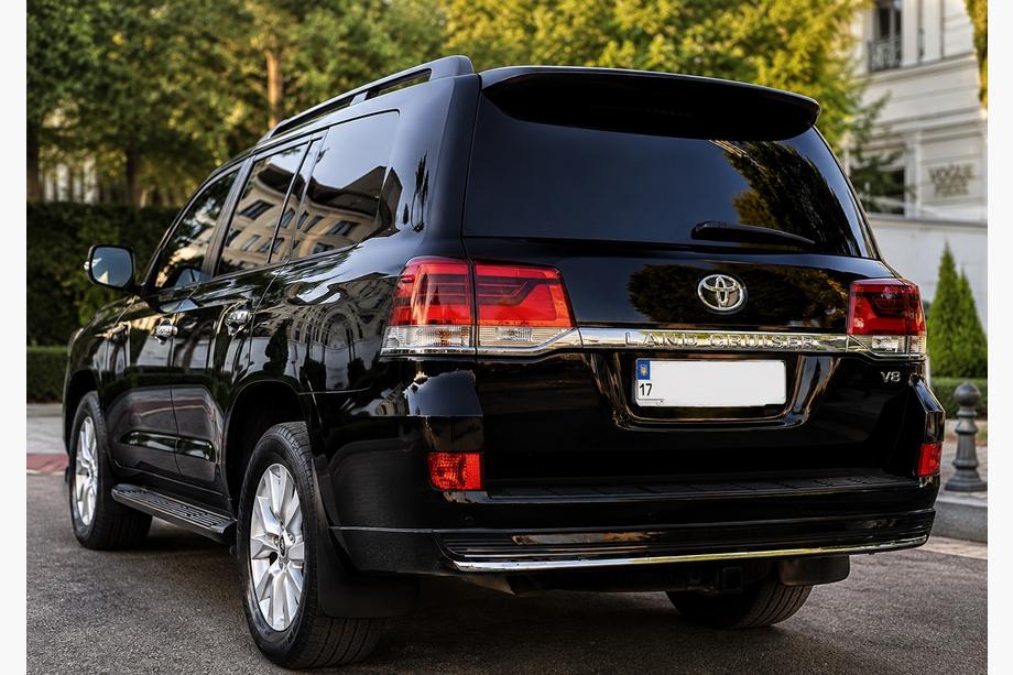 Toyota Land Cruiser 200 2007-2021 Cache arrière avec chrome 2016↗ (Executive 2019/2021) Noir Photo 3