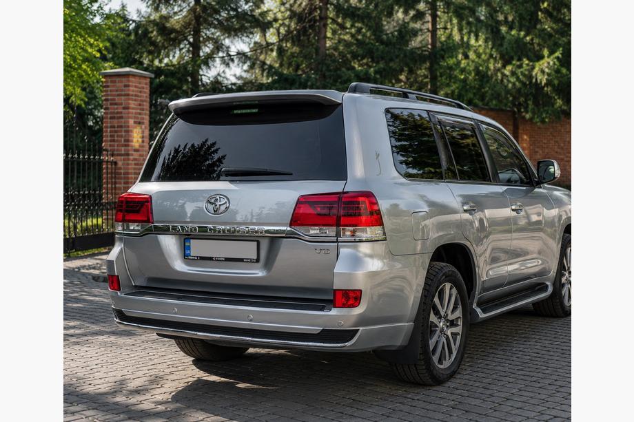 Toyota Land Cruiser 200 2007-2021 Cache arrière avec chrome 2016↗ (Executive 2019/2021) Noir Photo 4