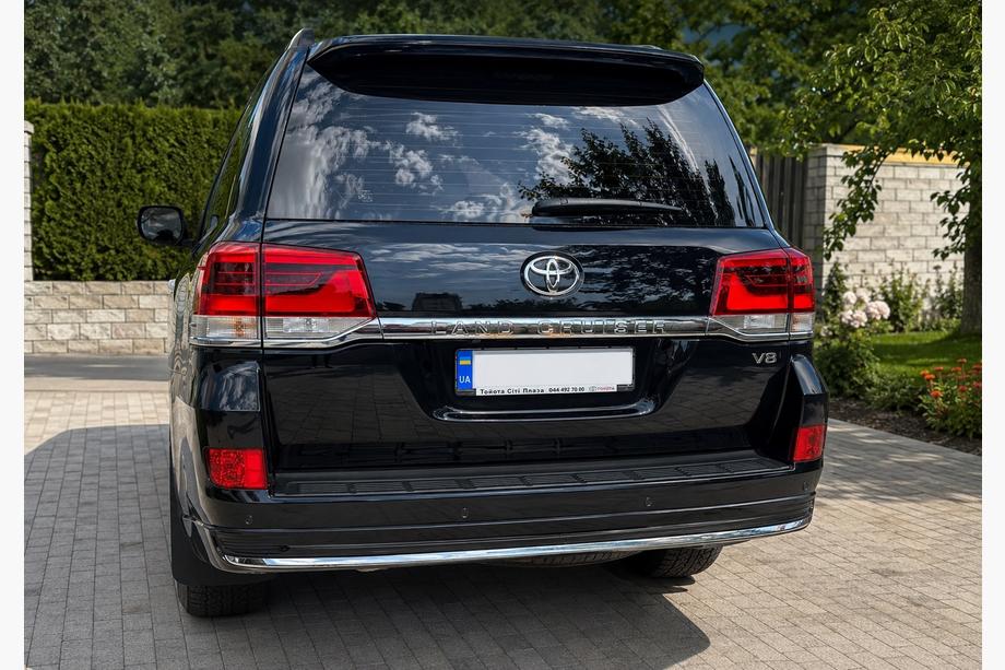 Toyota Land Cruiser 200 2007-2021 Cache arrière avec chrome 2016↗ (Executive 2019/2021) Noir Photo 2