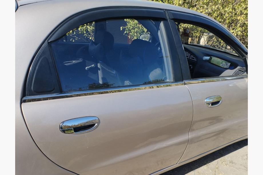 Chevrolet Lanos 1998–2017 Encadrement de vitres inox (4 pcs) Image
