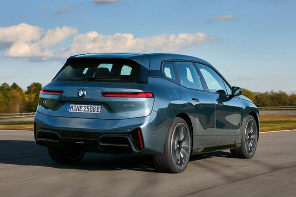Essai du crossover électrique BMW iX 2025 mis à jour Photo 4
