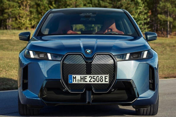 Essai du crossover électrique BMW iX 2025 mis à jour Photo 1