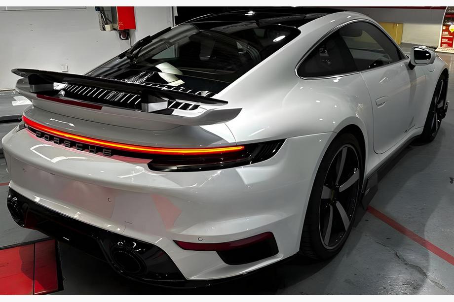 Porsche 911 (992) 2018– Pare-chocs arrière complet Image