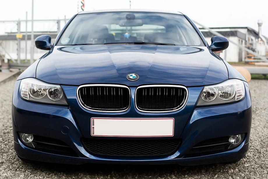 BMW 3 Series E90/E91 2005-2011 Calandres M-Look (pour E-90/91 2008-2011, Noir Brillant avec Encadrement Chrome) Photo 1