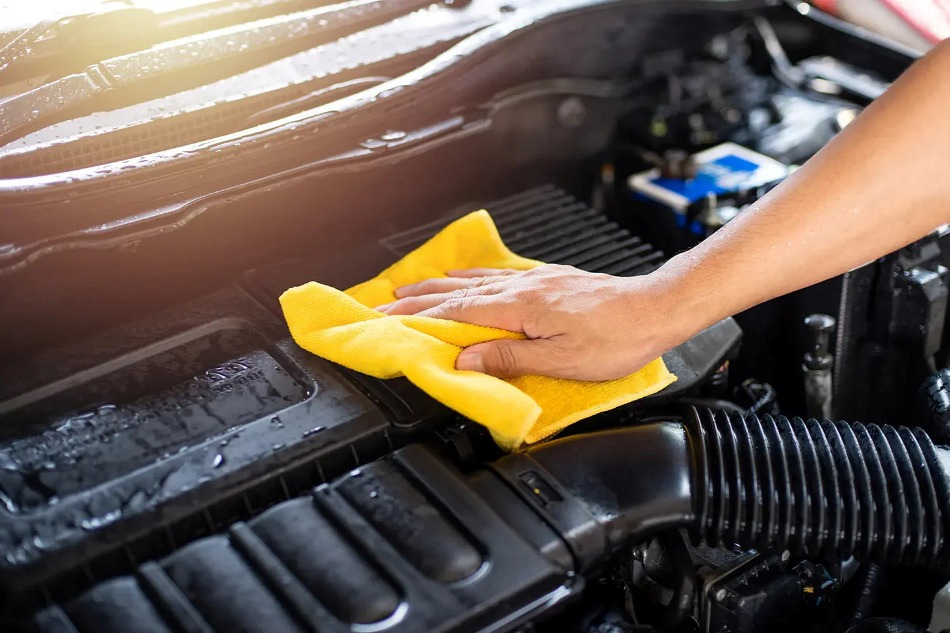 Lavage du moteur de voiture : à quelle fréquence et pourquoi est-ce nécessaire ?