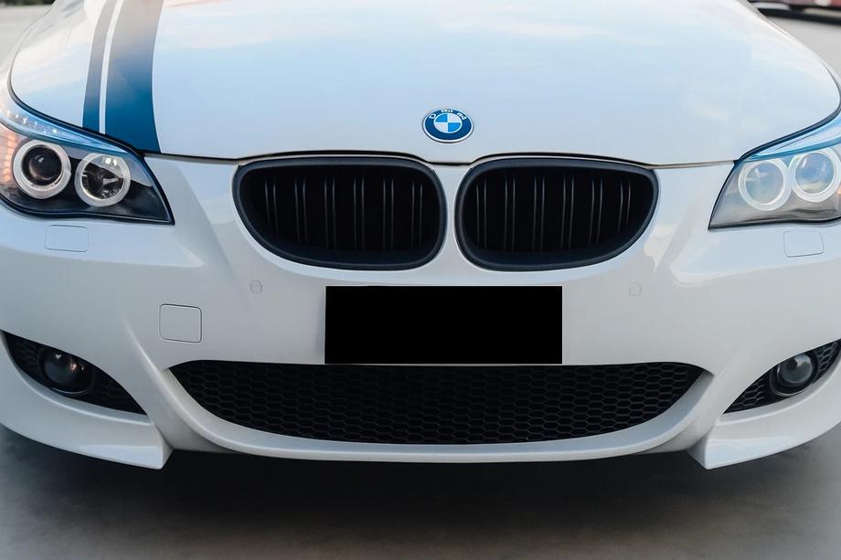 BMW 5 Series E60/E61 2003-2010 Calandre double M-Look (noir mat) Image