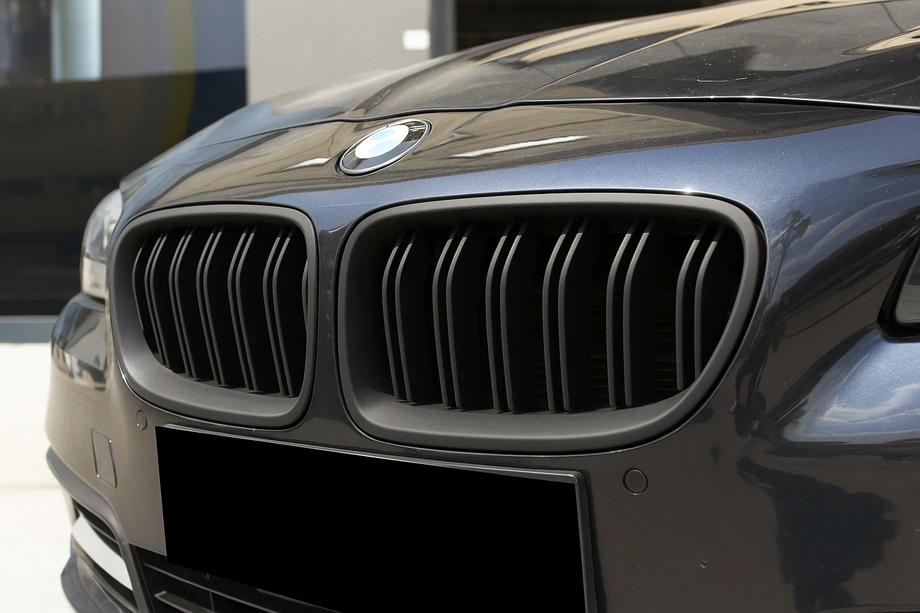 BMW 5 Series F10/F11 2010–2016 Calandre double M-Look (noir mat) Image