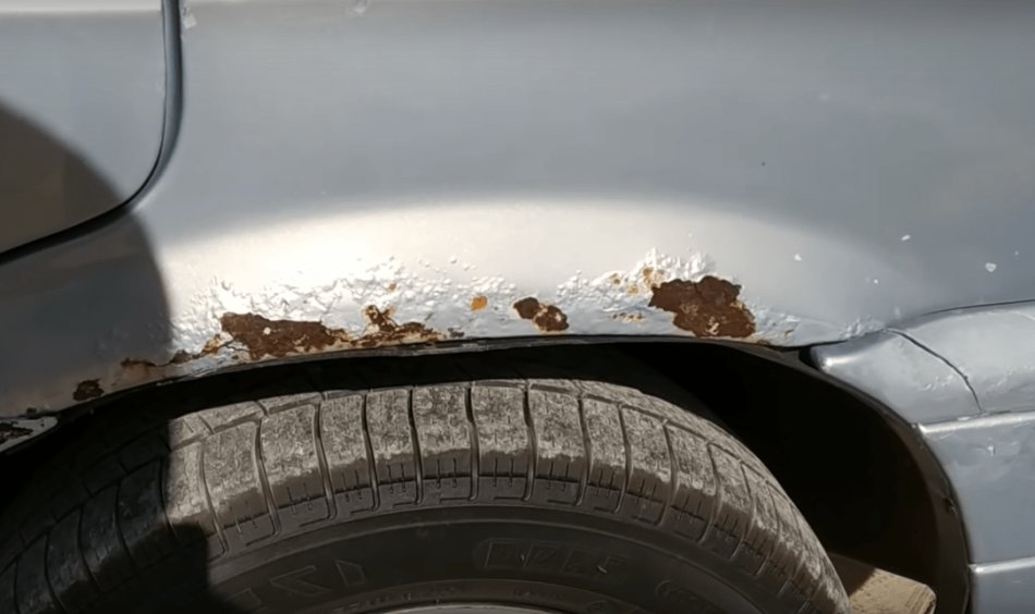 À quel point les « champignons » présents sur la carrosserie d’une voiture sont-ils dangereux ?