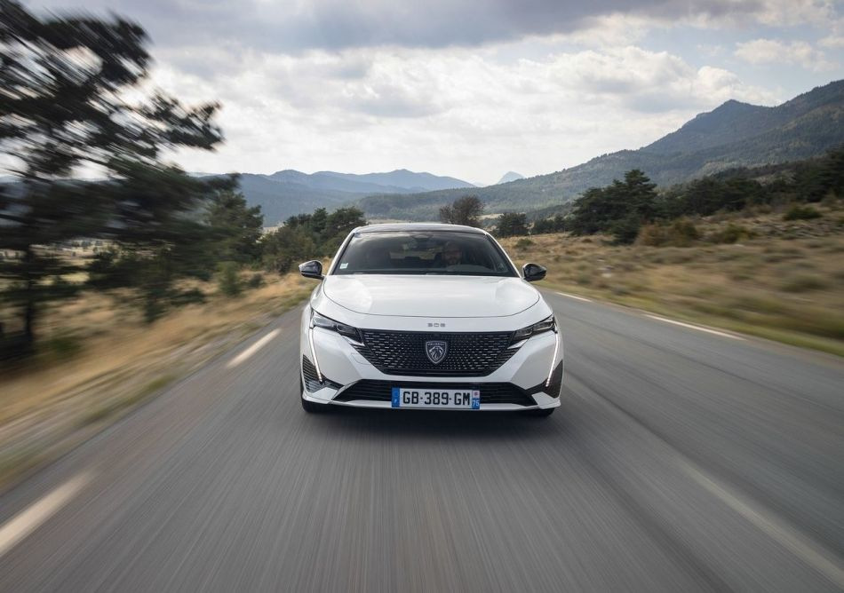 Peugeot e-308 : essai de la berline électrique élégante