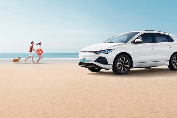 Essai de la berline électrique BYD e2 Photo 2