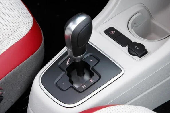 Qu’est-ce qu’une boîte de vitesses robotisée : avantages et inconvénients pour le conducteur