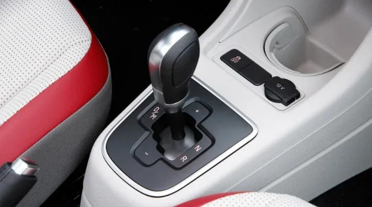 Qu’est-ce qu’une boîte de vitesses robotisée : avantages et inconvénients pour le conducteur