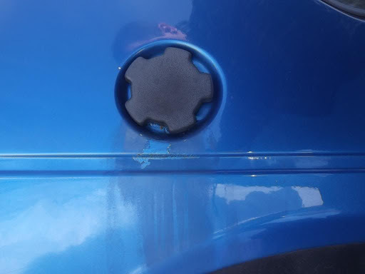 Que se passe-t-il si vous renversez de l’essence sur la carrosserie d’une voiture ? Conséquences et premiers secours pour LFP