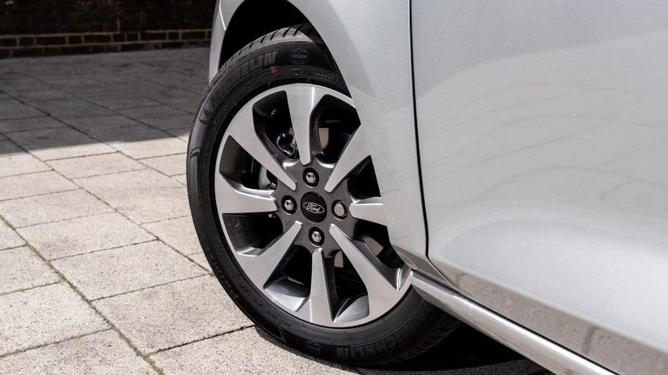 Jantes alliage d’occasion : économies ou risque pour votre voiture ?