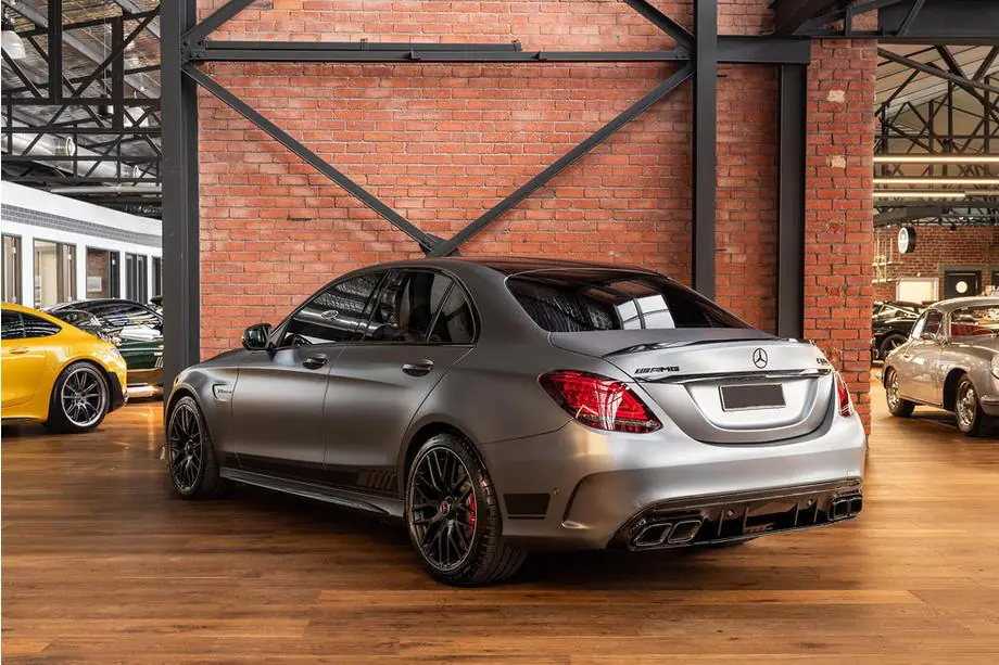 Mercedes C-class W205 2014-2021 Diffuseur Arrière avec Sorties Argent (Design C63 2018-2021) Photo 1