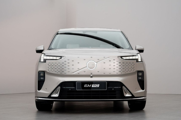 Essai du monospace électrique Volvo EM90