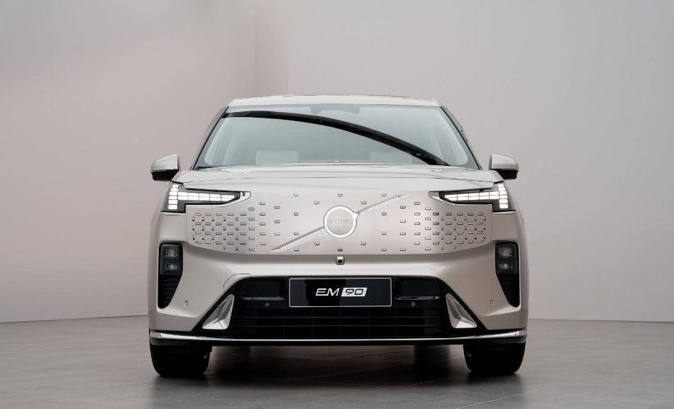 Essai du monospace électrique Volvo EM90