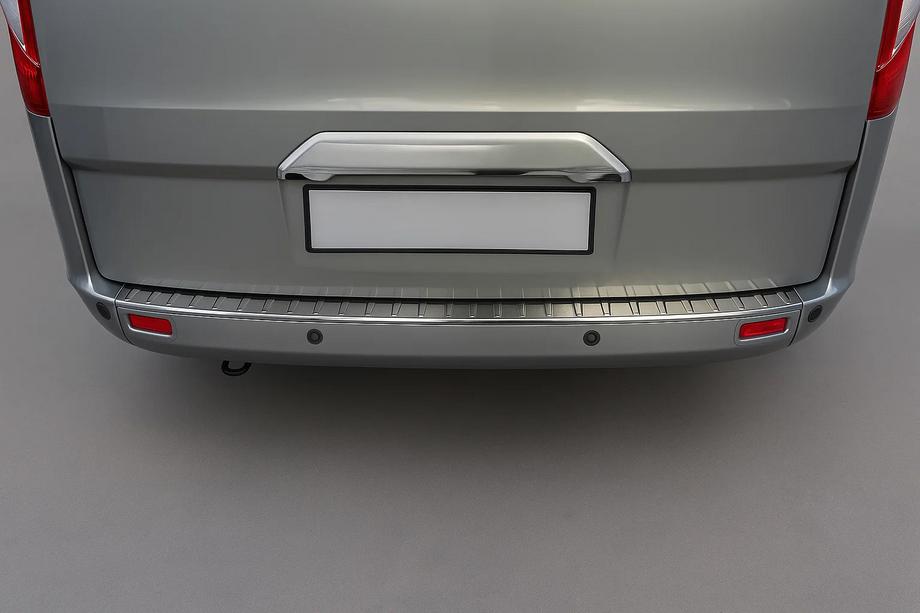 Ford Custom 2013-2022 Baguette chromée au-dessus de la plaque d'immatriculation (sans caméra, inox) Photo 1