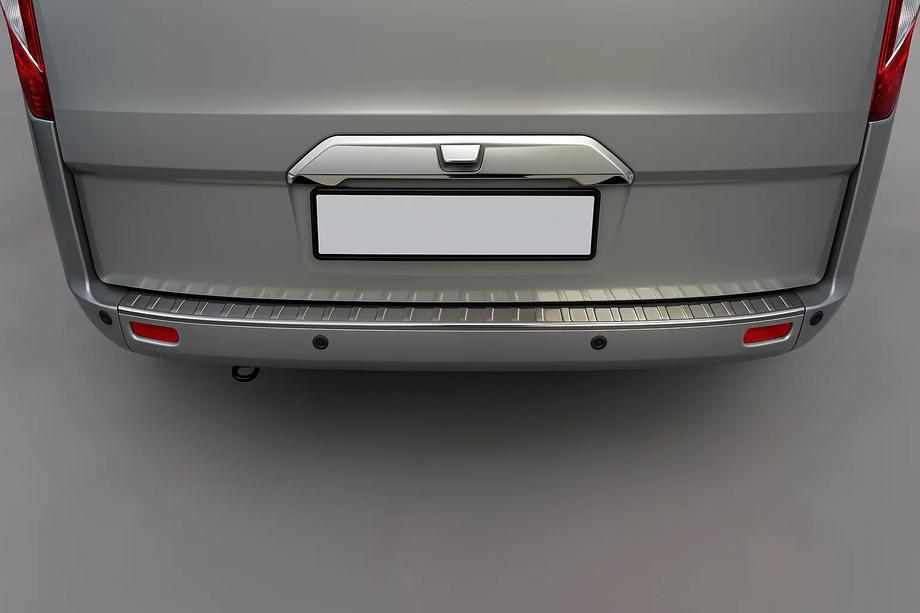 Ford Custom 2013-2022 Baguette chromée au-dessus de la plaque d'immatriculation (pour caméra, inox) Image