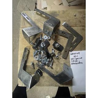 Supports de fixation pour marchepieds latéraux B3/C2