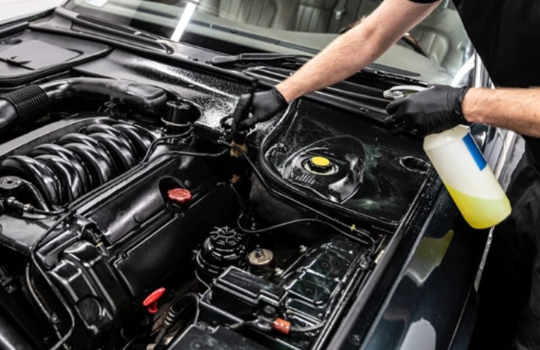 Dois-je laver le moteur de ma voiture ?
