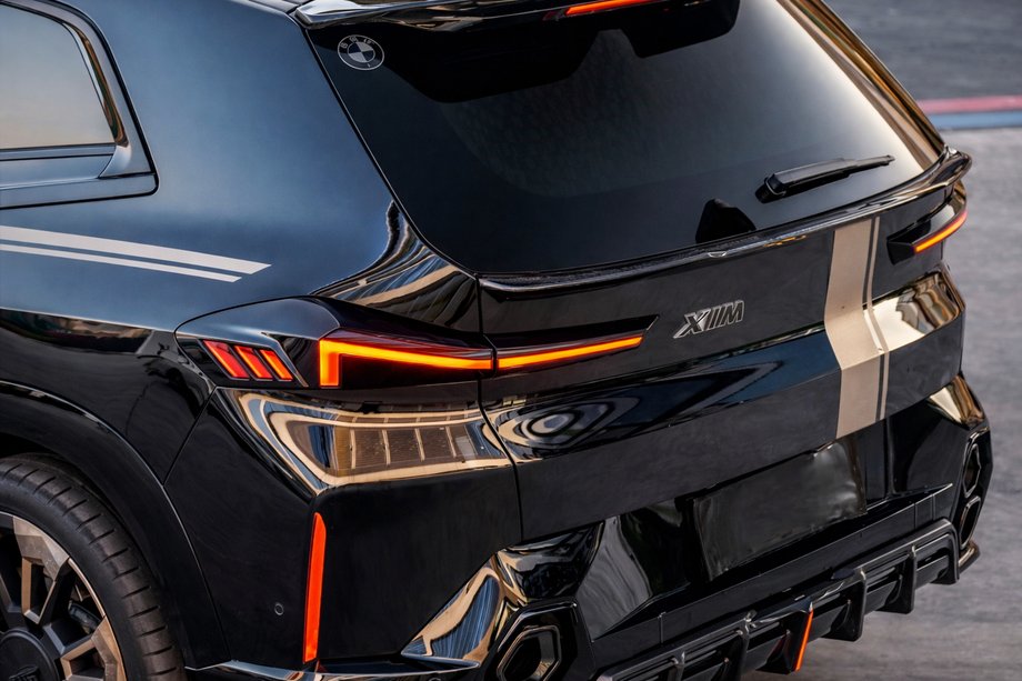 BMW XM G09 2022- Spoiler inférieur AE-Design (Carbone) Image