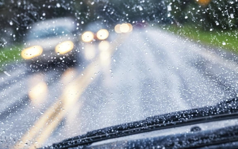 Comment éviter les accidents sous la pluie : 5 conseils pratiques