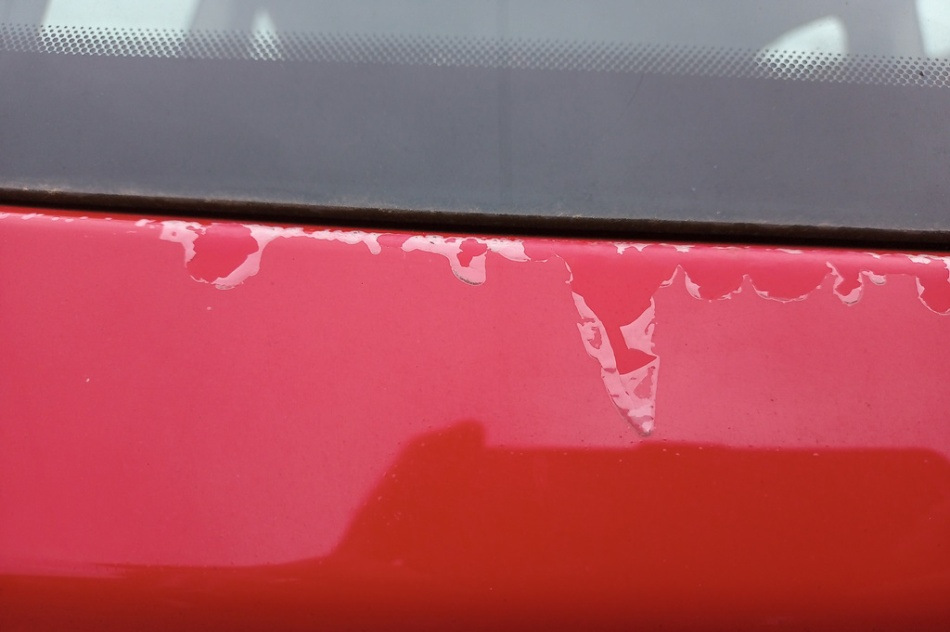 Pourquoi la peinture d’une voiture perd-elle son aspect et se décolle-t-elle ?