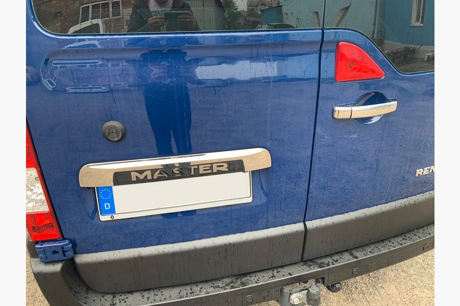 Renault Master 2011-2023 Baguette inox au-dessus de la plaque d'immatriculation Photo 2
