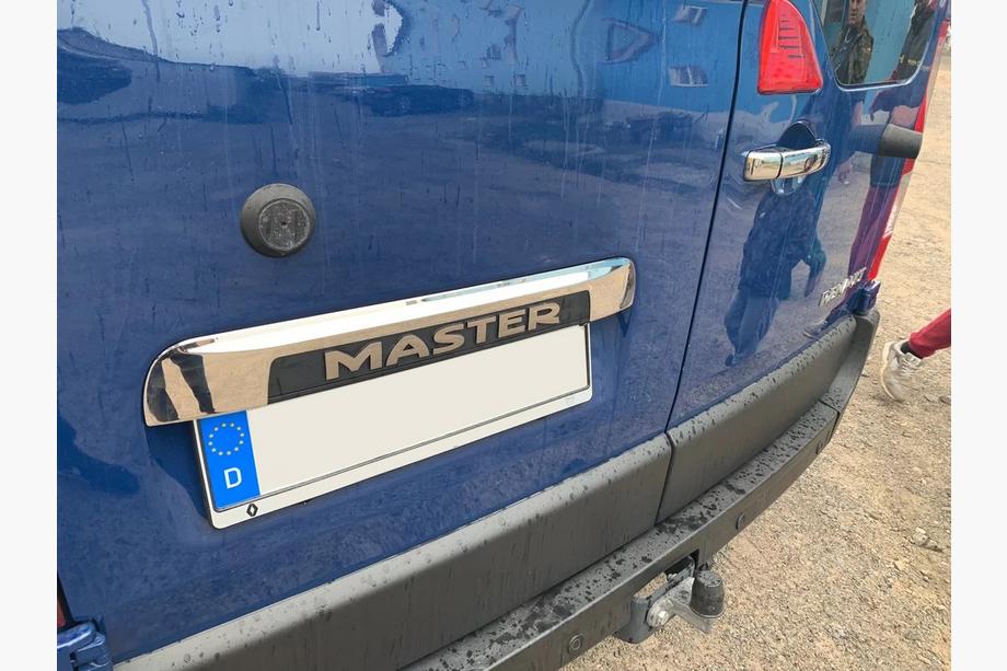 Renault Master 2011-2023 Baguette inox au-dessus de la plaque d'immatriculation Photo 3