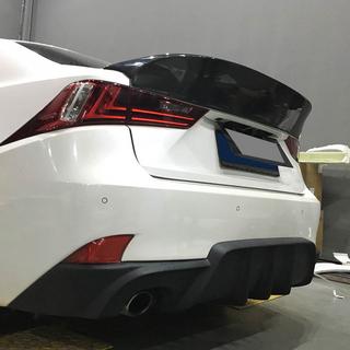 Spoiler V4 (pour 2013-2020, Carbone) photo 2