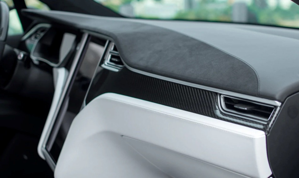 Pourquoi le tableau de bord grince-t-il dans la voiture et comment y remédier ?